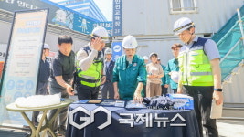 [포토] 과천시, 폭염 속 건설 현장 근로자 보호를 위한 공사 현장 점검