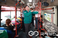 이상일 용인시장, 수지구청역 버스정류장 개선 현장 점검
