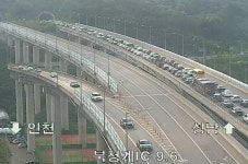 [속보] 성남 제2경인고속도로 청계산 3터널 차량 화재, 우회 당부