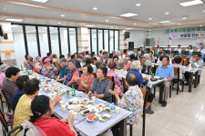 정선군종합사회복지관·(사)함께하는 사랑밭, 여량면서 마음을 잇는 情 담은 삼계탕 행사 열어