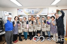 [포토] 김영길 중구청장, 태화·우정·다운 경로식당 방문 자원봉사자 격려