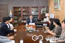 [포토] 김영길 울산중구청장, 가온고등학교 학교운영위원회 환담