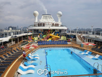 [로얄캐리비안] 크루즈 여행의 꽃 풀 데크