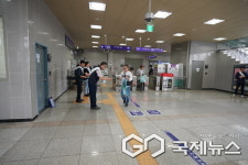 용인시, 용인중앙시장역서 에스컬레이터 안전사고 예방 캠페인