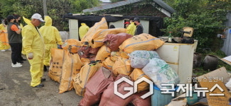 쓰레기 더미 속에서 살던 80대 노인 새 삶 ... 용인 이동읍 민관 합심 훈훈