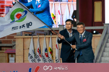 [포토] 2025 경북도민의 날, 군기 흔드는 예천군