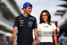 (주)예본바이오 F1 | [F1] 알본, 여친 손잡고 패독 도착