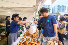 쌀쌀한 날씨에 천안을 가득 채운 따뜻한 빵 향기 2025 빵빵데이 천안 개막