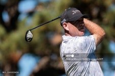 티샷 하는 스튜어트 싱크