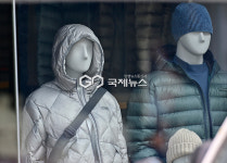 [국제포토] 겨울을 준비하는 의류매장