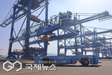 부산항 완전자동화부두 2차 하역 장비 제작 순항