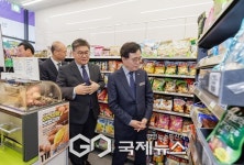 어르신 일자리 52% 늘린 강서, 이번엔 시니어 편의점 열었다