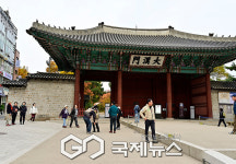 [국제포토] 덕수궁 가을 풍경 앞에서