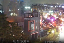 [속보] 수원 평동 건물서 화재...다량의 연기로 차량 우회