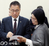 대화하는 최민희-최형두