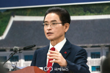 이철우 경북도지사 암 완치…3선 도전 공식 선언