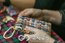 송파복지관, 2025 주민동아리 전시회 성황…재능나눔 공연도 풍성