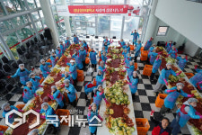 [포토] 경남정보대, 1300포기 김장 담그기 행사