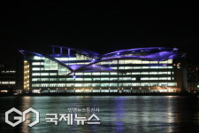 부산 자갈치현대화시장, 새해맞이 외벽 대청소로 첫인상 개선