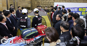 장동혁 대표 텐트 앞 대기하는 구급대원