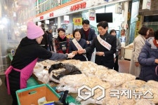 [포토] 이태훈 달서구청장, 월배·월배신시장 시작으로 설맞이 전통시장 장보기 행사 진행