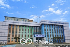 연천교육지원청, 설 명절 앞두고...사회복지시설 찾아 위로물품 전달