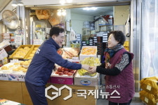 진교훈 강서구청장, 설 앞두고 전통시장 찾아 민생 살펴