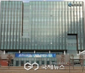 춘천시 신한은행, 고향사랑기부금·장학금 전달