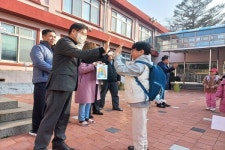 영동 용화초등학교, 등굣길 하이파이브-학교폭력예방 캠페인 진행