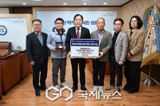 강원특별자치도옥외광고협회 평창군지부, 평창인재육성장학재단 장학금 100만 원 기탁