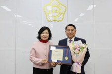 연수구의회 박정수 의원, 의정대상 8관왕...9대 의회 성공적 마무리