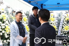 조규일 진주시장, 화물연대 집회현장 합동분향소 방문 고인 추모