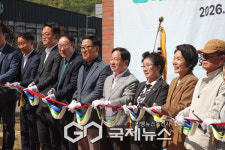 [GJ포토] 테이프 커팅하는 주광덕 남양주 시장