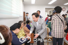 [GJ포토] 악수하는 주광덕 남양주시장