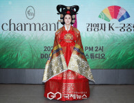 [GJ포토] 김영자 K-궁중한복 패션쇼 무대에 오른 시니어 모델 최태남