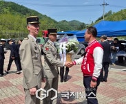신영재 예비후보, 경로 행사서 어르신에 큰절…복지 확대 약속