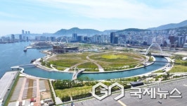 부산항만공사, 북항 별빛수로 환경정비 착수…수초·부유물 제거