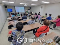 송파노인종합복지관, 어르신 대상 웃음치료 건강강좌 진행