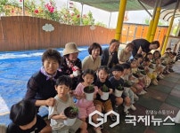 충주 용산동통장협의회, 남산유치원서 재활용 화분 국화 심기 행사