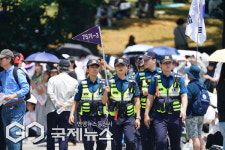잠실 개표소 시위서 기자 폭행…여성 1명 출석 요구