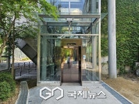 13년 된 낡은 승강기 퇴장…서초구, 등굣길 육교 4억 들여 새단장