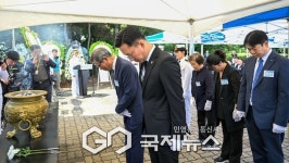 [GJ포토] 제2연평해전 24주년 행사, 참수리-357호 유가족 묵념