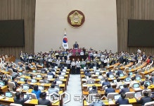 與, 단독 11개 상임위원장 선출