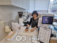 실버 바리스타가 내리는 따뜻한 커피…성북구, 어부바 커피정원 본격 가동