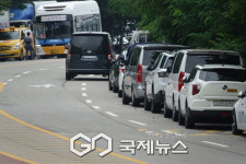 여기가 도로야, 주차장이야?…성남시 시민로 66번길 불법주정차 천국
