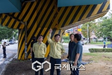 군포시, 금정고가교 포트홀 일부파손 발견에 차량 통행 전면 통제