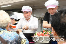박준 경남도의회 의장, 첫 행보로 창원 반지복지회관 배식봉사