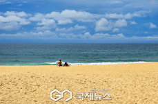 세계적 서핑 성지로 진화하는 하이난 일월만…자연·인공 파도 골라잡는 재미에 나이트라이프까지