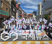 수영 팔도시장에 태극기 물결…부산시재향군인회, 광복 81주년 나라사랑 실천
