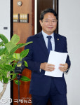 취재진 앞에 선 김승원 법무장관 후보자